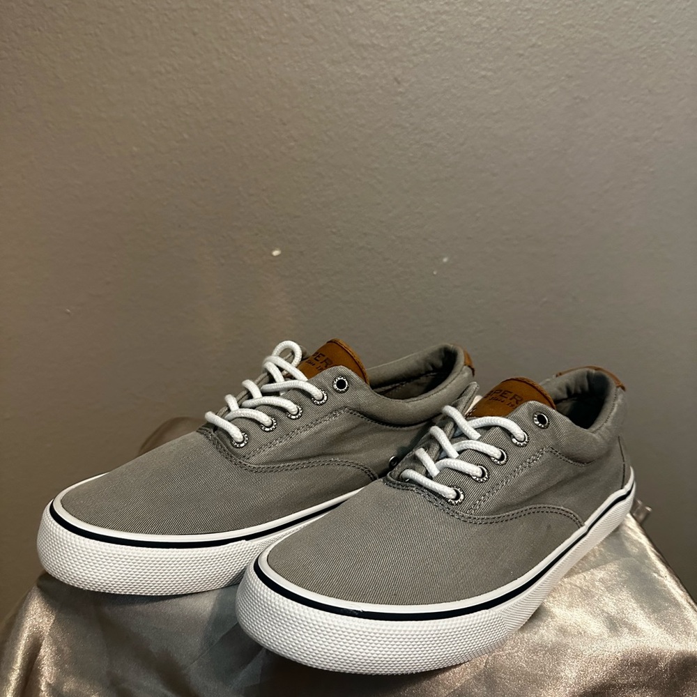 Men’s Sperry Striper II CVO Canvas Grey in a 9 D
